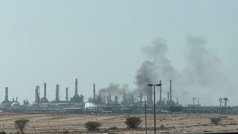 رویترز: یک موشک حوثی‌ها به مقر آرامکو در شهر ظهران عربستان سعودی اصابت کرد