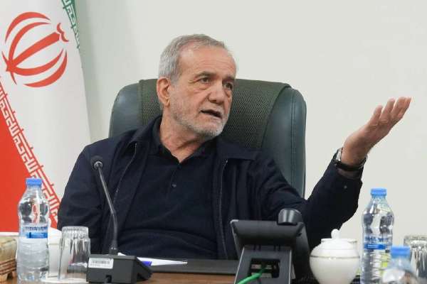 الرئيس الإيراني: من هو ترامب ليحرمنا من حقوقنا النووية؟