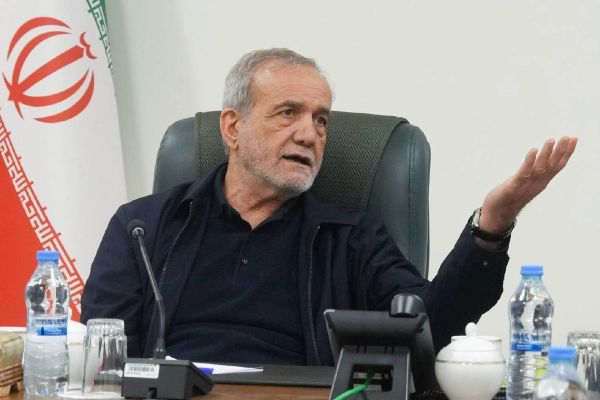 الرئيس الإيراني: من هو ترامب ليحرمنا من حقوقنا النووية؟