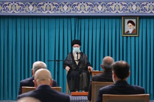 متجاهلا ارتفاع الأسعار وأزمة الفيضان..المرشد الإيراني لحكومة رئيسي: أحييتم الأمل لدى الشعب