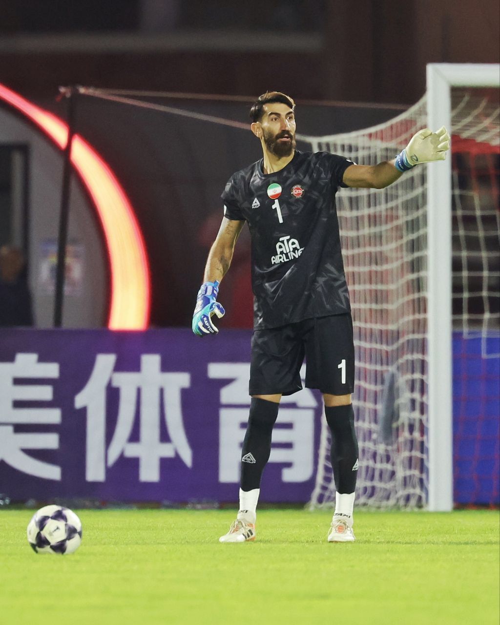 علیرضا بیرانوند: ای کاش چمن ورزشگاه سهند تبریز عوض نمی‌شد