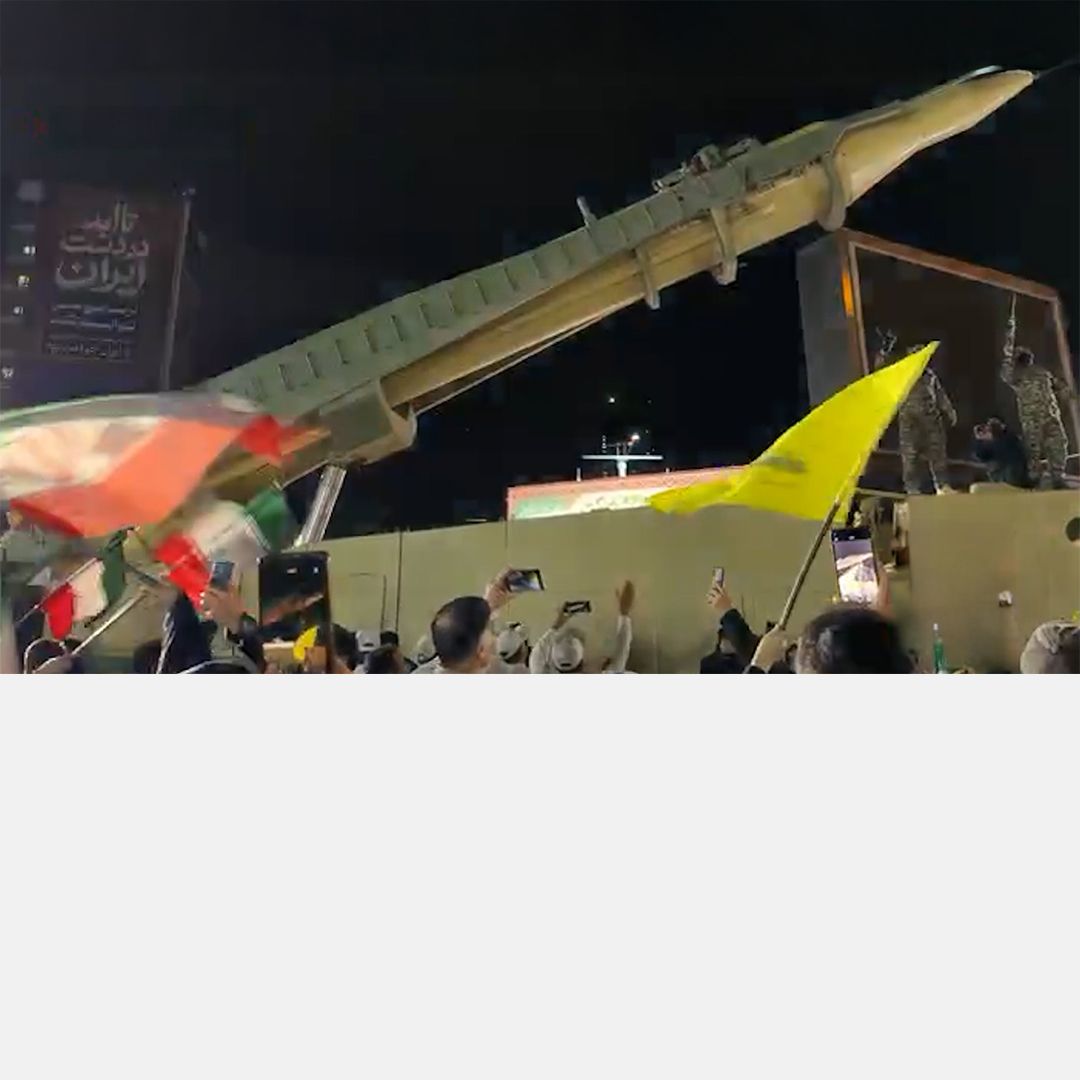 جمهوری اسلامی با نقض اصول ایمنی، موشک را به میان جمعیت در تهران منتقل کرد