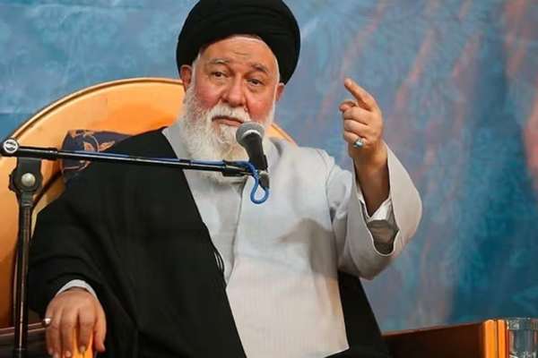 امامجمعه مشهد: زنان طلبه در خانوادهها نفوذ کنند