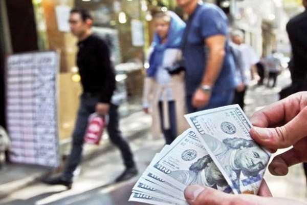 ارتفاع سعر الدولار لأكثر من 51 ألف تومان مع أول يوم عمل في العام الإيراني الجديد