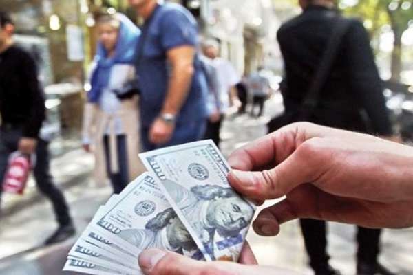 الحكومة الإيرانية تسعى للوصول إلى دولارات المواطنين.. وتقارير عن 20 مليار دولار في المنازل