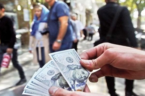 الحكومة الإيرانية تسعى للوصول إلى دولارات المواطنين.. وتقارير عن 20 مليار دولار في المنازل