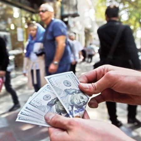 الحكومة الإيرانية تسعى للوصول إلى دولارات المواطنين.. وتقارير عن 20 مليار دولار في المنازل