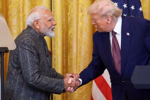 US waiver on Iran sanctions redirects oil flows from China toward India