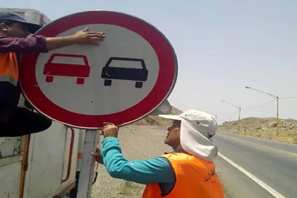 سرقة لافتات ومعدات السلامة وإنارة الطرق في إيران بنحو 100 مليار تومان كل عام
