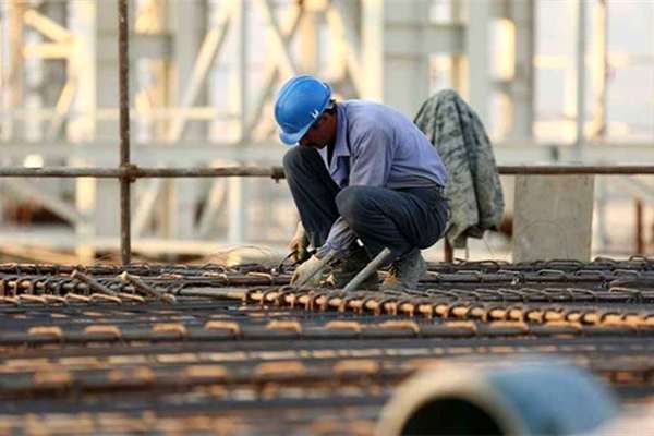 Iran Sets Next Year’s Minimum Monthly Wage At $250 A Month