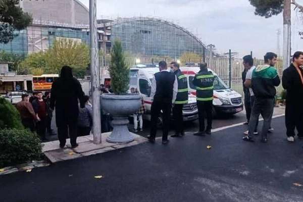 تسمم عشرات الطلاب الإيرانيين بعد تناولهم طعامًا ملوثًا في مسكنهم الجامعي