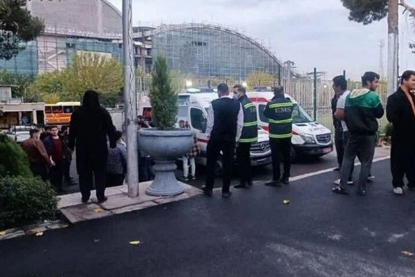 تسمم عشرات الطلاب الإيرانيين بعد تناولهم طعامًا ملوثًا في مسكنهم الجامعي