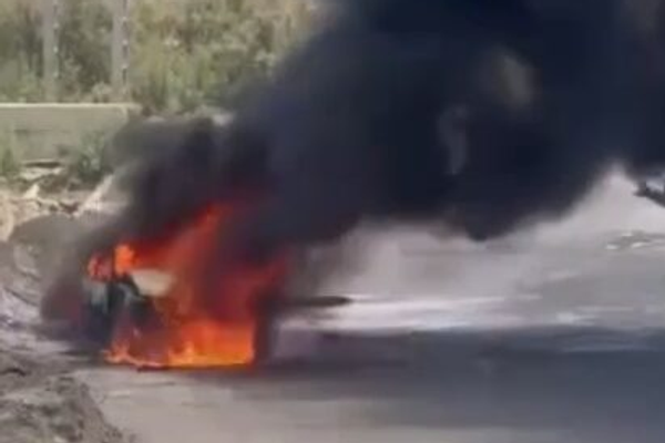 انفجار عنيف يستهدف موكبًا عسكريًا في "إيرانشهر" بإيران وتدمير مدرعتين على الأقل