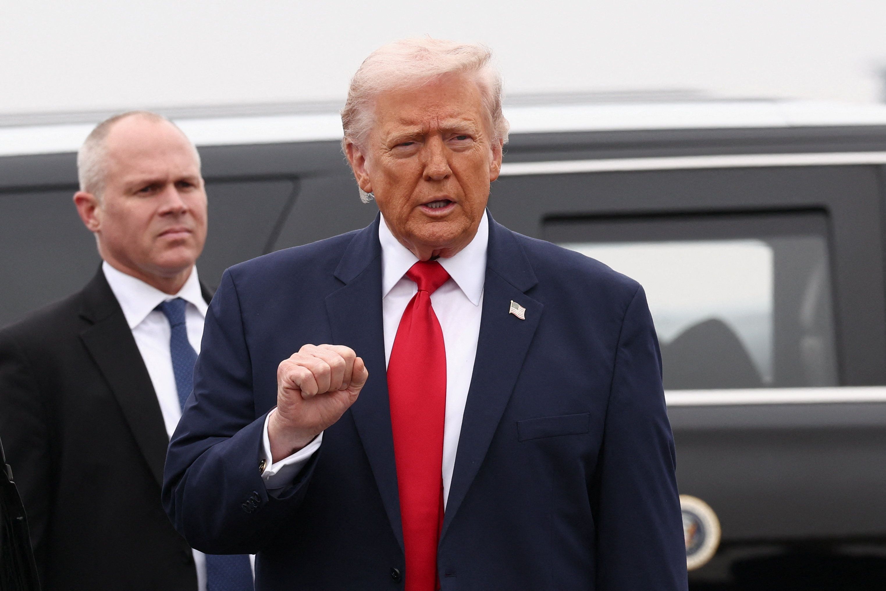 ترامب يجدد مطالبته بـ«استسلام غير مشروط» للنظام الإيراني