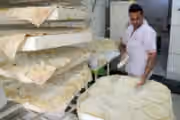 خبرگزاری ایلنا از افزایش غیررسمی قیمت نان در تهران خبر داد