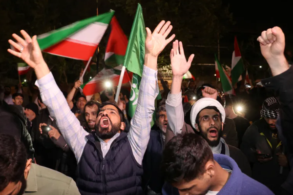 مؤيدو النظام الإيراني يشنون حملة لنشر معلومات مزيفة بعد الهجوم على إسرائيل