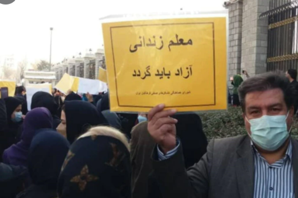 أكثر من 600 ناشط إيراني يعربون عن قلقهم من المصير المجهول لمعلم وناشط مدني معتقل