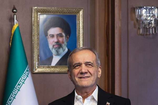 مسعود پزشکیان: با مجتبی خامنهای دیداری دو ساعتونیمه و با احساس نزدیکی داشتم