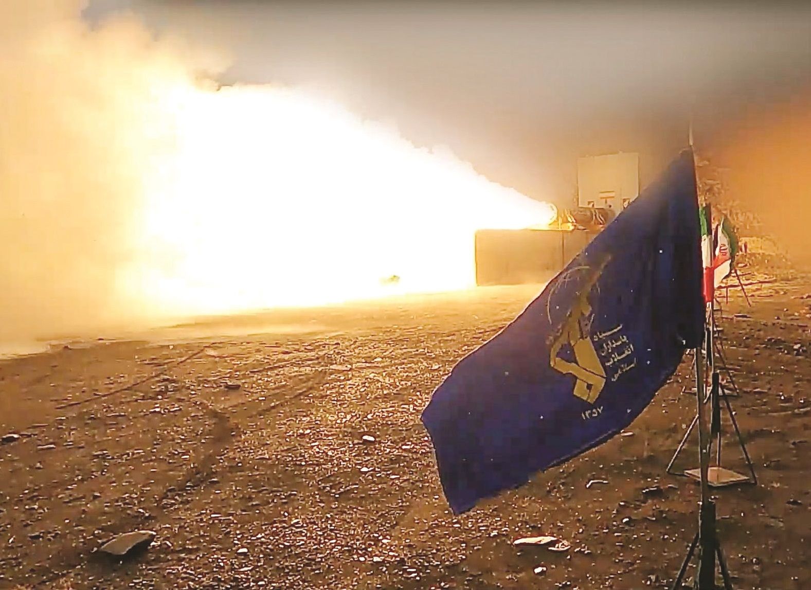 روزنامه فرهیختگان: ایران به دنبال ساخت موشک با برد پنج هزار کیلومتر است