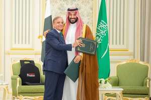 فایننشالتایمز: پاکستان در صورت درخواست ریاض، علیه حملات حوثیها وارد عمل میشود