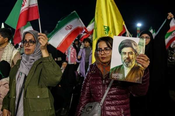 نماینده پیشین مجلس: مدیریت جدید تنگه هرمز خواسته مجتبی خامنهای است