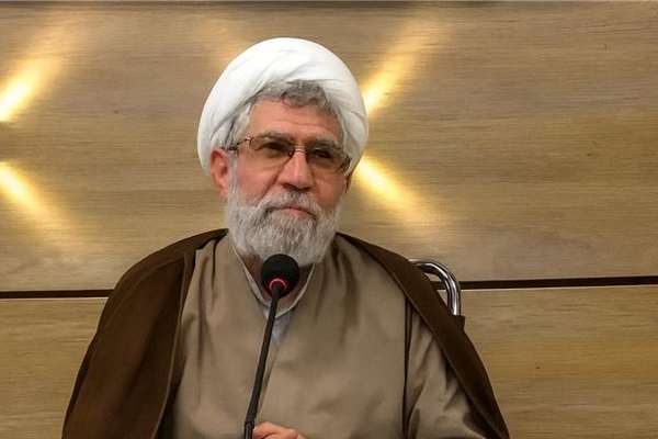 الحُكم على رجل دِين إيراني بالسجن 6 سنوات وغرامة مالية وتجريده من الزيّ الديني