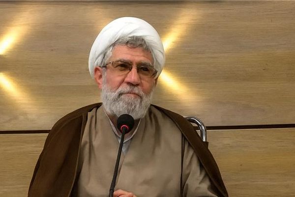 الحُكم على رجل دِين إيراني بالسجن 6 سنوات وغرامة مالية وتجريده من الزيّ الديني