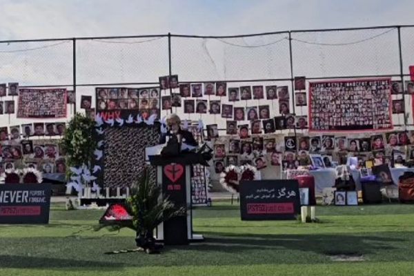 أهالي ضحايا الطائرة الأوكرانية يحيون الذكرى الخامسة لإسقاطها بصواريخ الحرس الثوري الإيراني