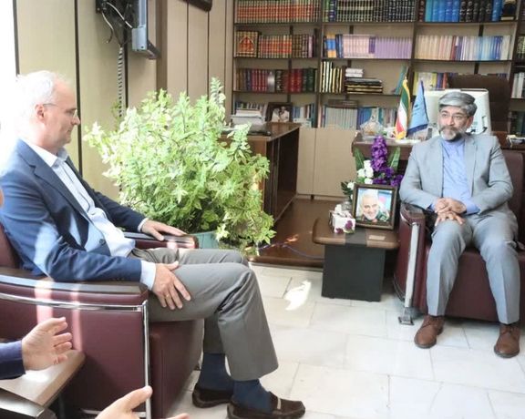 إيران تطلق سراح مواطن نمساوي على أساس "المبدأ الإنساني والرأفة الإسلامية"