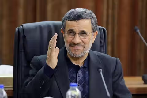 "هآرتس": "الموساد" الإسرائيلي وضع أحمدي نجاد في الحسبان لقيادة إيران بعد الإطاحة بالنظام
