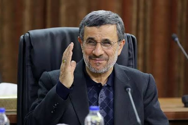 "هآرتس": "الموساد" الإسرائيلي وضع أحمدي نجاد في الحسبان لقيادة إيران بعد الإطاحة بالنظام