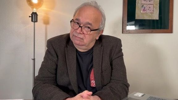 الكاتب الإيراني الساخر إبراهيم نبوي ينهي حياته في أميركا مكتئبا "بسبب الحنين إلى الوطن"