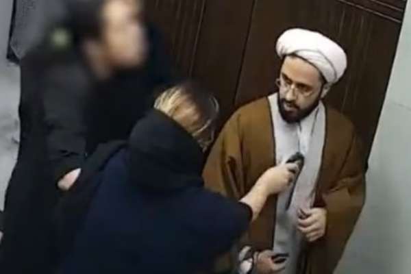 الادعاء العام في "قم" بإيران يعلن اعتقال أربعة أشخاص على خلفية نزاع بين رجل دين وامرأة