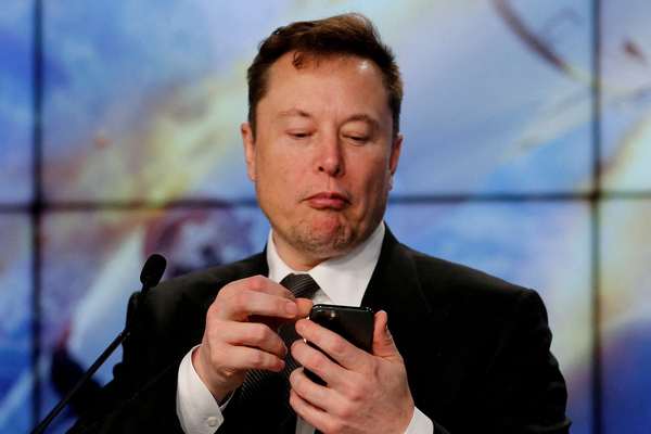 US Lawmakers Call On Elon Musk To Ban Sanctioned Iranians From Twitter