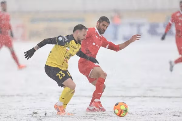 هراس جمهوری اسلامی از استادیومها؛ پرسپولیس-سپاهان، بدون حضور تماشاگر، در برف سنگین تهران