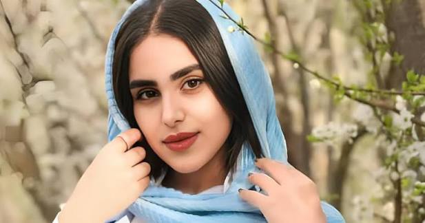 شقایق افشار نجفی، دانش‌آموز، با اتهامات سیاسی به ۹ سال حبس و مجازات‌های تکمیلی محکوم شد