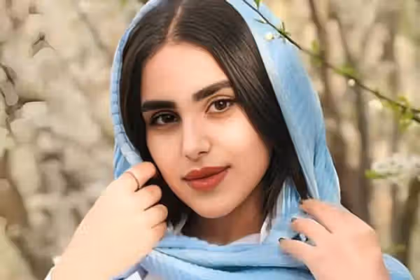 شقایق افشار نجفی، دانشآموز، با اتهامات سیاسی به ۹ سال حبس و مجازاتهای تکمیلی محکوم شد
