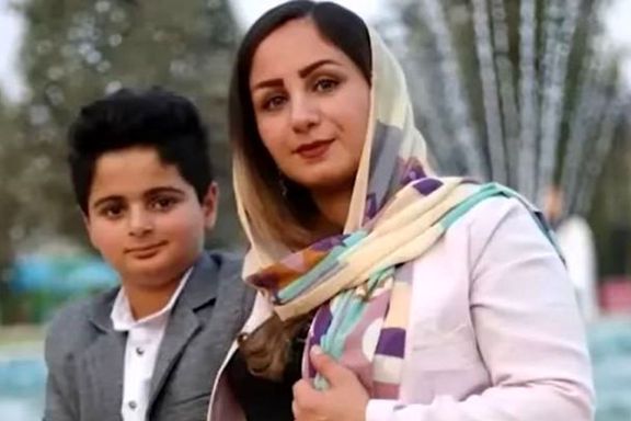 عموی کیان پیرفلک: در حراست با رفتاری تند به مادر کیان گفتند دیگر اجازه تدریس ندارد