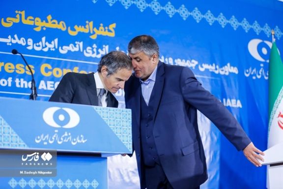 IAEA's Rafael Grossi (left) and Iran's nuclear chief Mohammad Eslami in Tehran on March 4, 2023