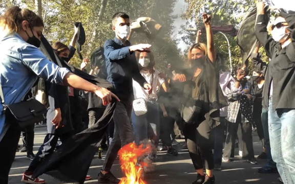 درخواست ۸۰ استاد ایرانی دانشگاههای مختلف برای لغو احکام اعدام و تشکیل گروه حقیقتیاب