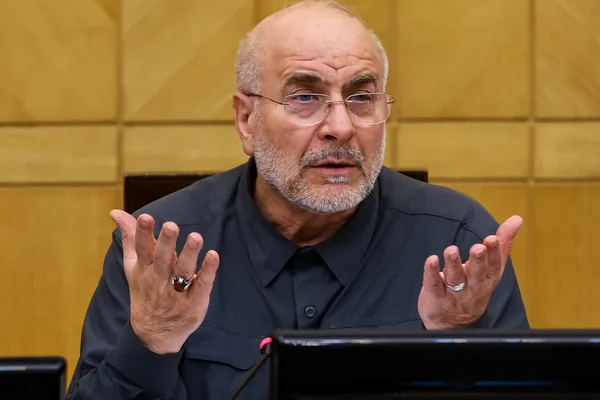 قالیباف: اگر دولت به اصلاحات اقتصادی دست نزند، مجلس فرآیند استیضاح را آغاز میکند