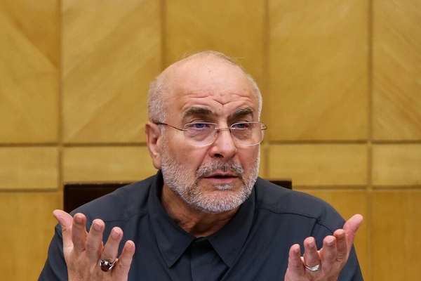 محمدباقر قالیباف: شر آمریکا و متحدانش از تنگه هرمز کم خواهد شد