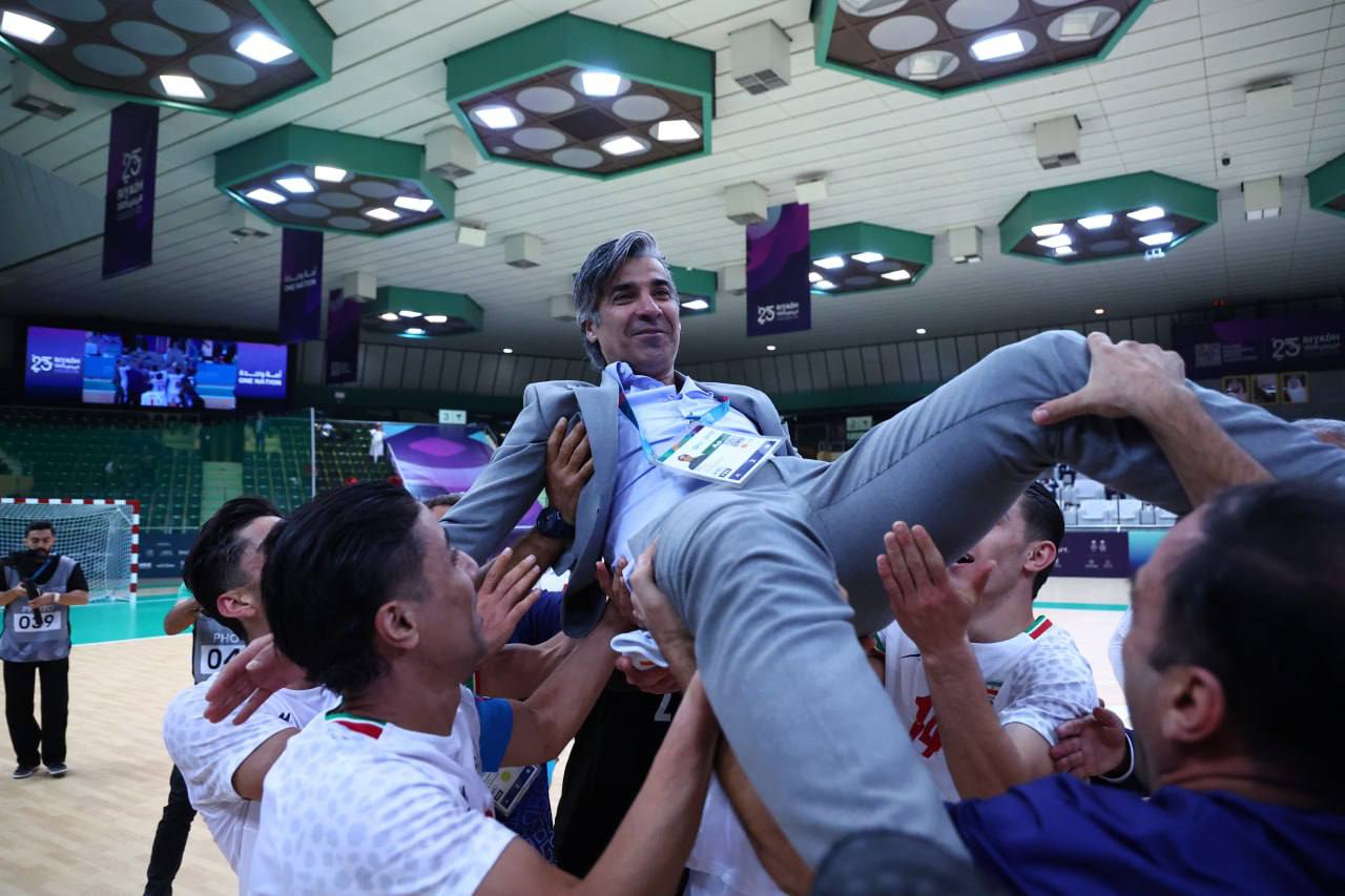 حمله شمسایی به فردوسی‌پور: ۳۰ سال نان نظام را خورده، خودش را به در و دیوار می‌زند