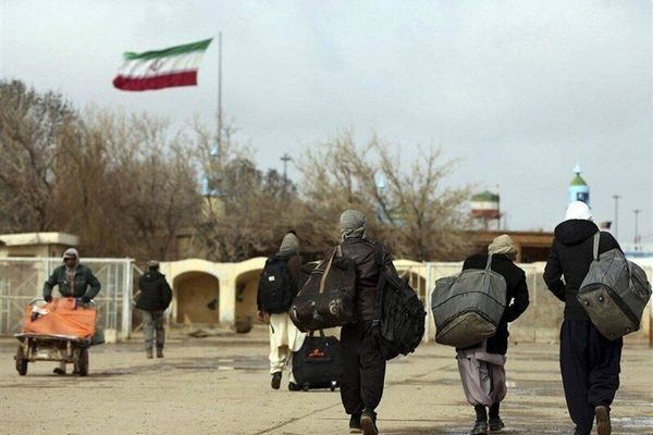 "كراهية الآخر".. أداة لقمع المهاجرين وتشتيت الرأي العام في إيران