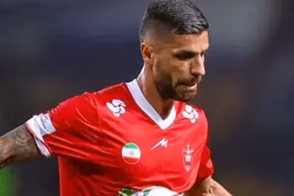 میلاد سرلک، هافبک پرسپولیس، از بازداشت برادرش در جریان انقلاب ملی ایرانیان خبر داد