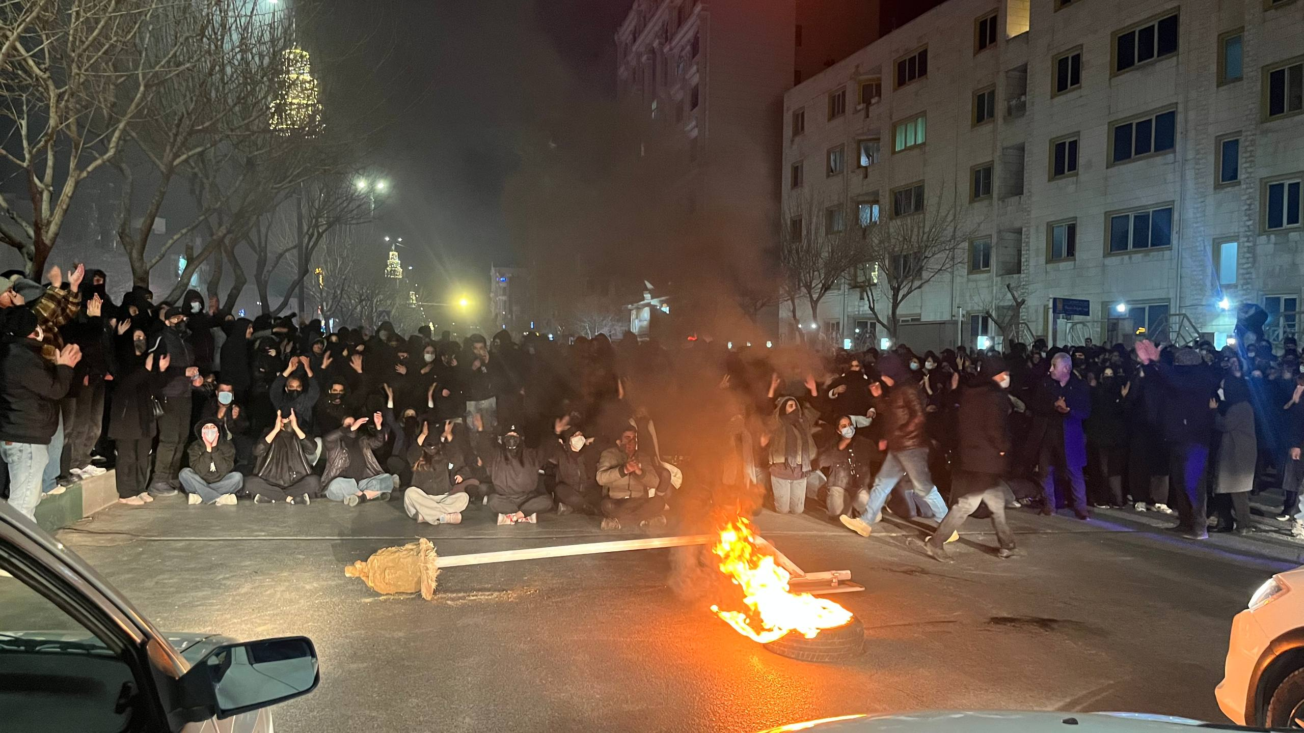 تهديدات أمنية يومية للمواطنين برسائل نصية وتصاعد وتيرة القمع في "أصفهان" بإيران 