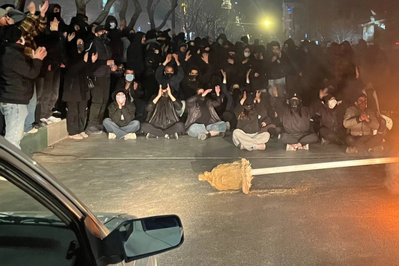 تهديدات أمنية يومية للمواطنين برسائل نصية وتصاعد وتيرة القمع في "أصفهان" بإيران