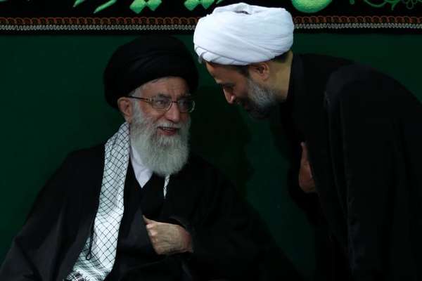 جدل واسع وانتقادات بعد وصف خطيب مكتب المرشد الإيراني للرسول بـ"العنيف" و"اللحم المر"