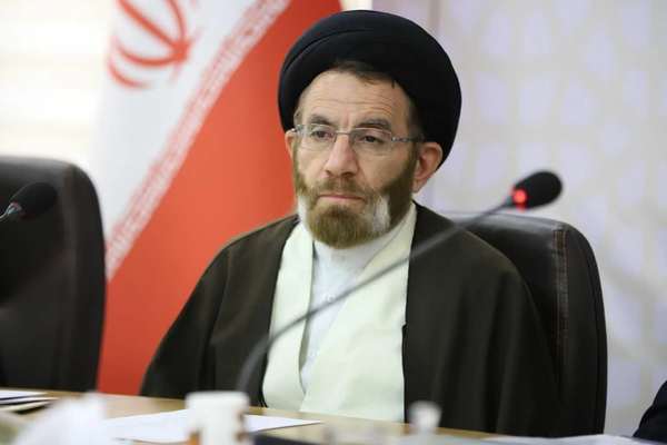 نماینده خامنهای در لرستان: در خیابانهای اروپا به فارسی علیه نظام سلطه شعار میدهند