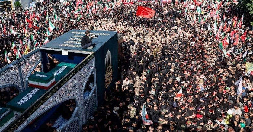 حسن&zwnj;زاده: انتقال جنازه&zwnj;های علی خامنه&zwnj;ای و خانواده&zwnj;اش با بالگرد انجام می&zwnj;شود